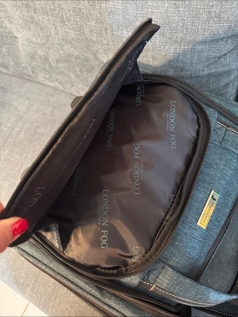 London Fog Under Seat Luggage - Picture 10 of 13